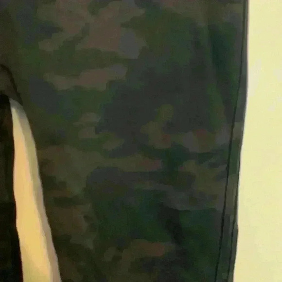 SPANX Look At Me Now Seamless Leggings, Black Camo, Womens Size Medium - Picture 5 of 8